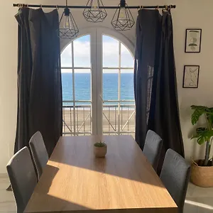 https://apartamento-tres-habitaciones-primera-linea-de-playa.1costadelsol.com